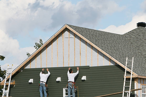 Professional Siding Replacement technician working in South Saint Paul, MN